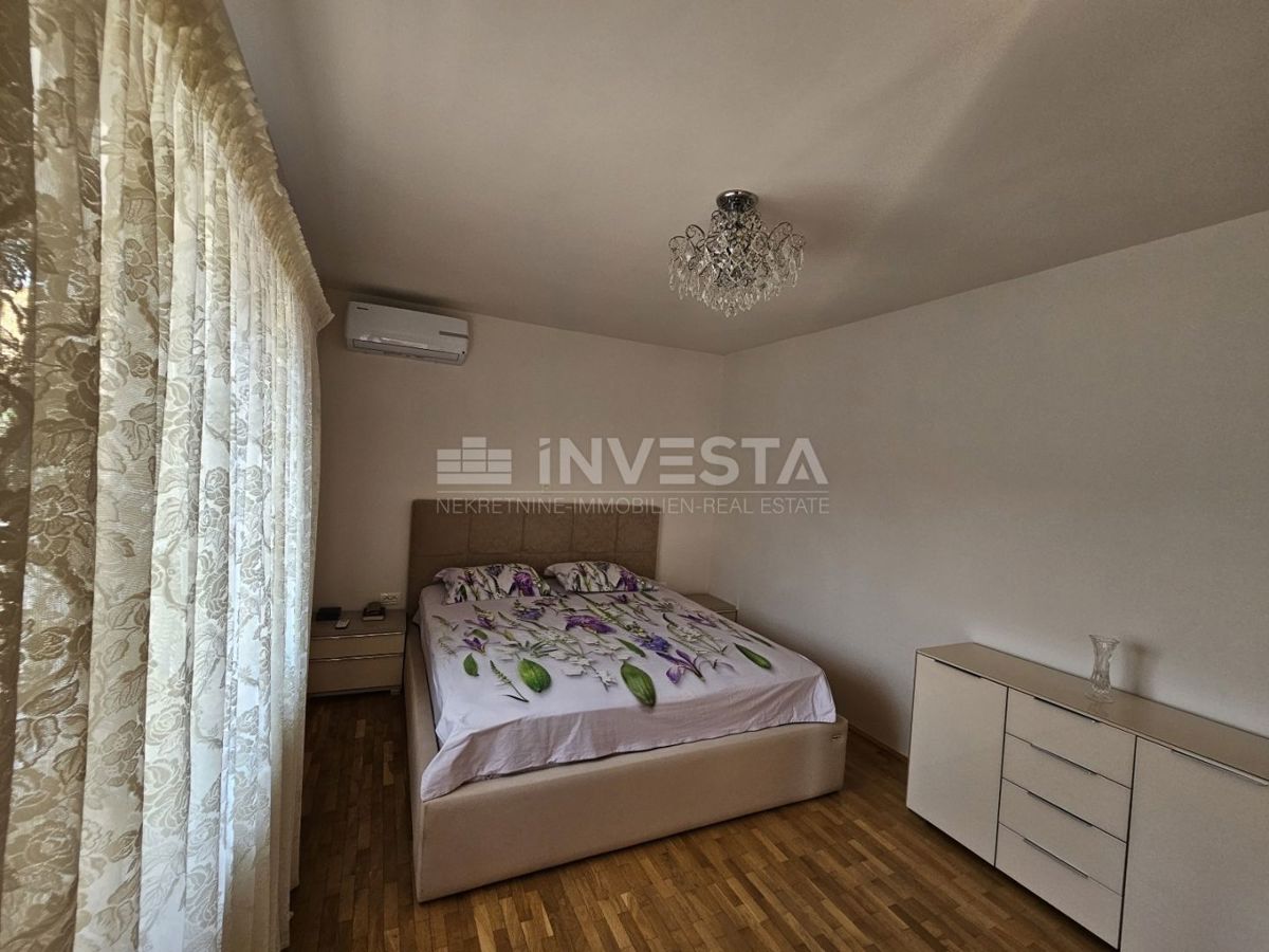 Center Ližnjana, hiša s tremi stanovanji, kletjo in garažo - UGODNO!