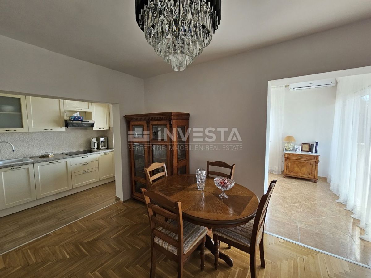 Center Ližnjana, hiša s tremi stanovanji, kletjo in garažo - UGODNO!