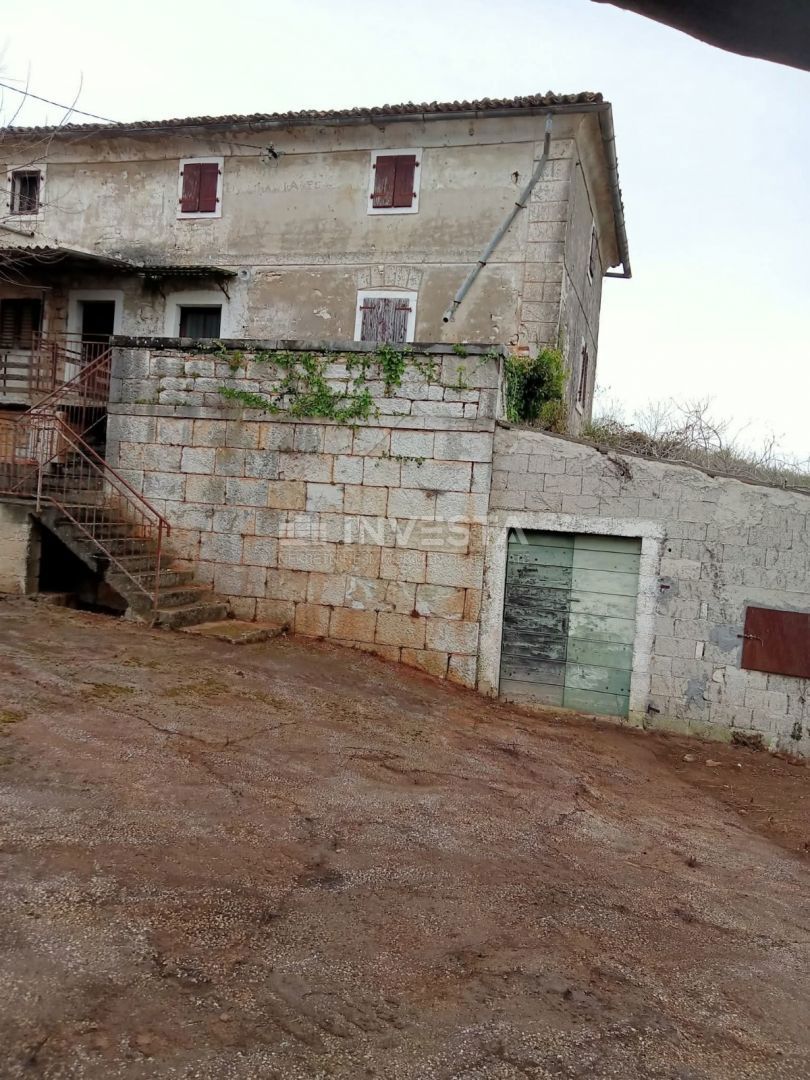Polovično Zgrajena Avtohtona Istrska Hiša v Bližini Baderne