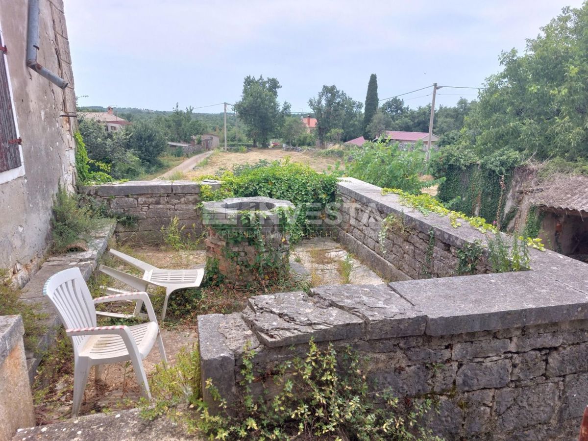 Polovično Zgrajena Avtohtona Istrska Hiša v Bližini Baderne