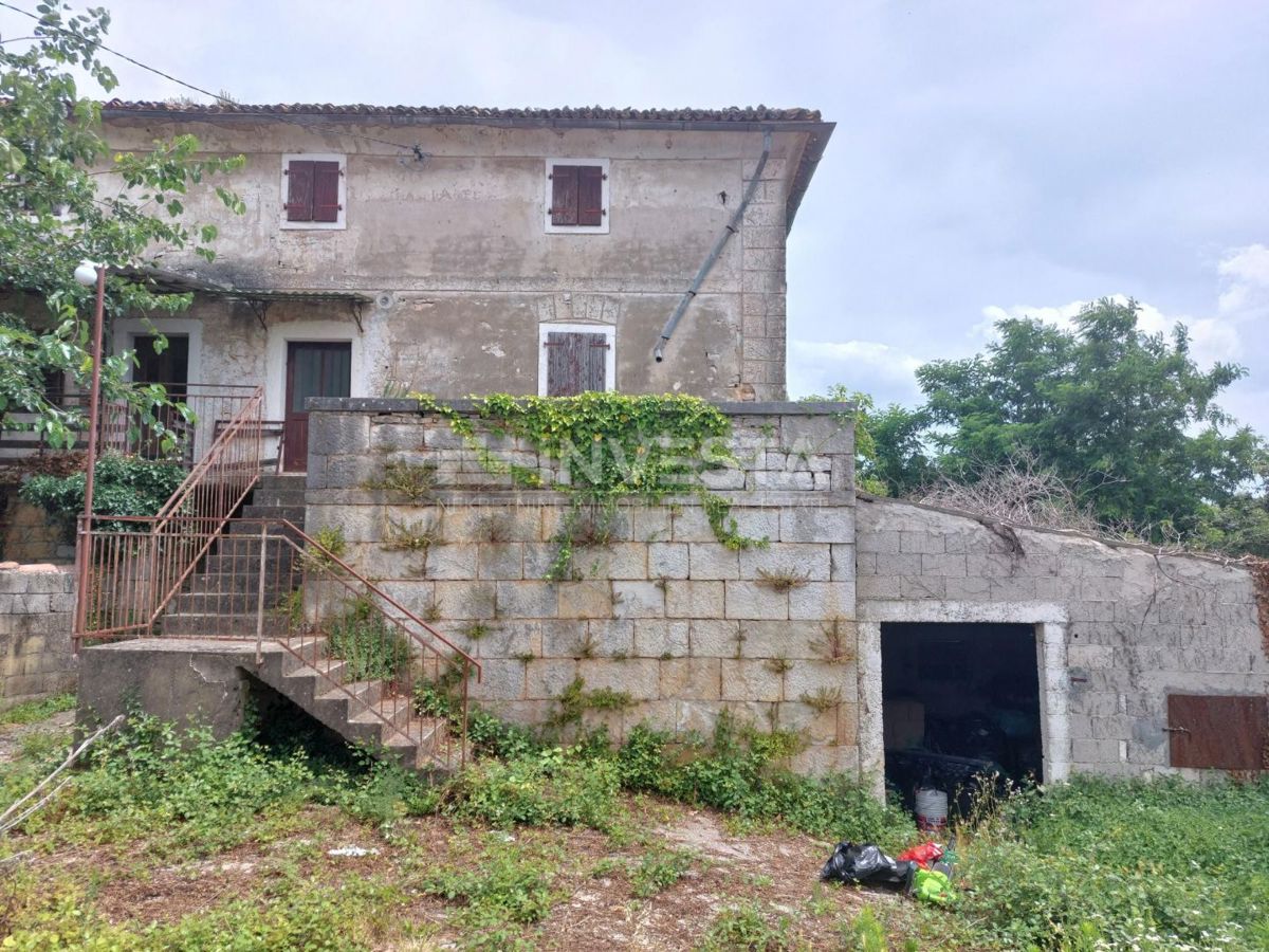 Polovično Zgrajena Avtohtona Istrska Hiša v Bližini Baderne