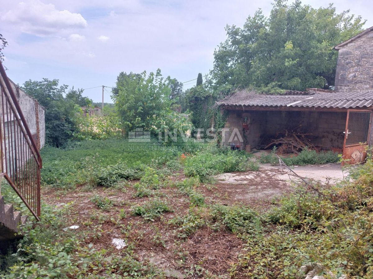 Polovično Zgrajena Avtohtona Istrska Hiša v Bližini Baderne