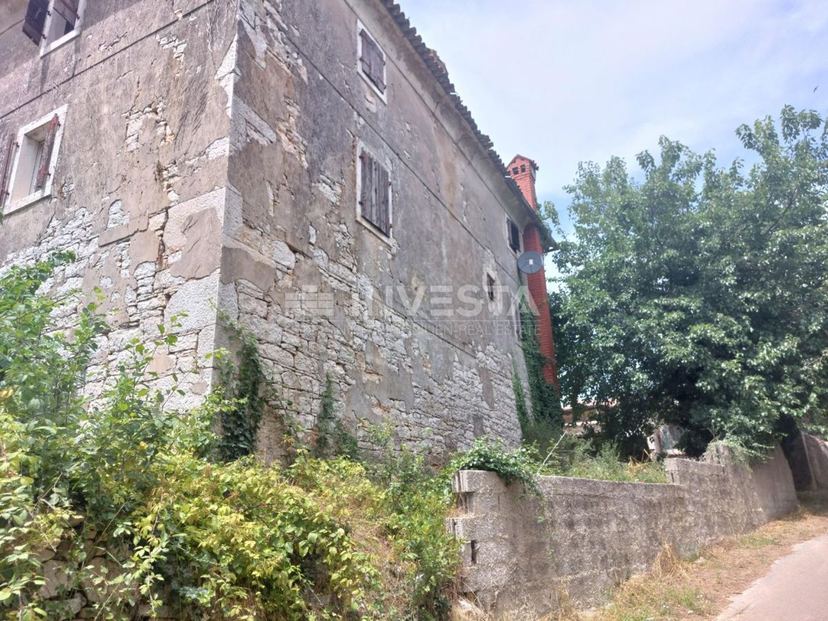 Polovično Zgrajena Avtohtona Istrska Hiša v Bližini Baderne