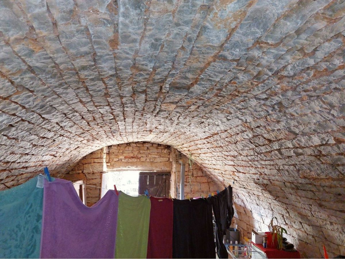 Okolica Poreča, obnovljena avtohtona istrska hiša na mirni lokaciji