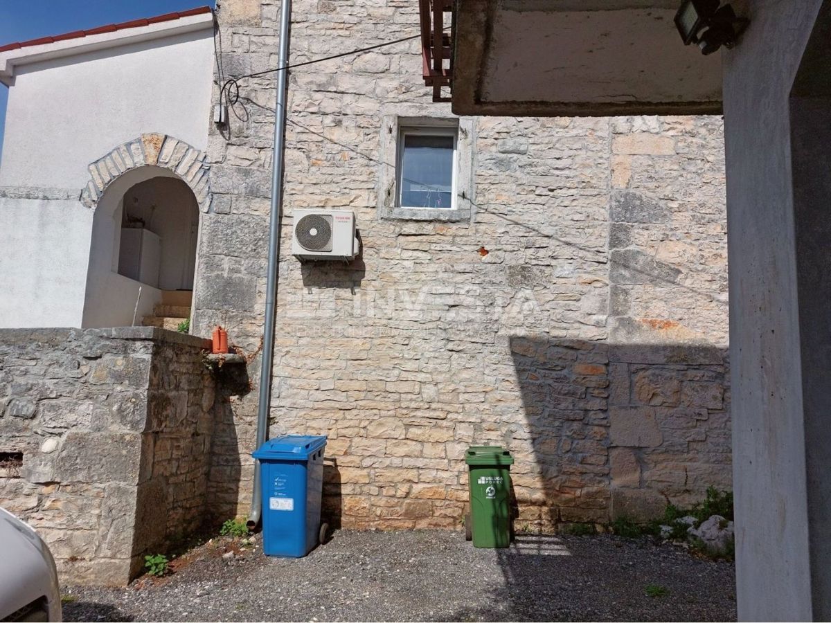 Okolica Poreča, obnovljena avtohtona istrska hiša na mirni lokaciji