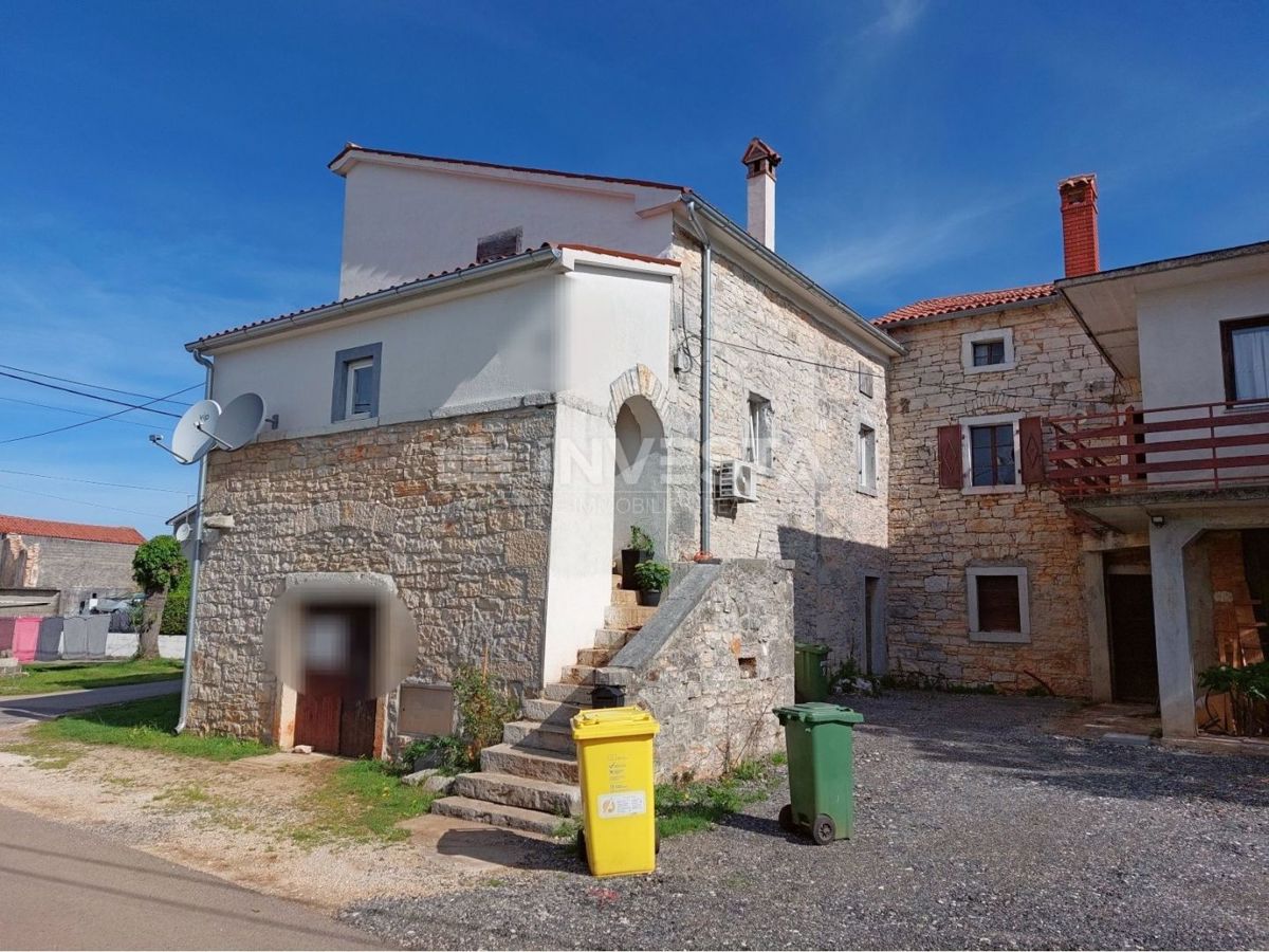 Okolica Poreča, obnovljena avtohtona istrska hiša na mirni lokaciji