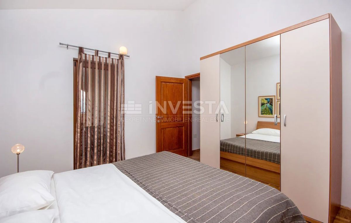 Hrvaška, Istra, okolica Vodnjana, lepo urejena vila z bazenom in garažo, 3 spalnice