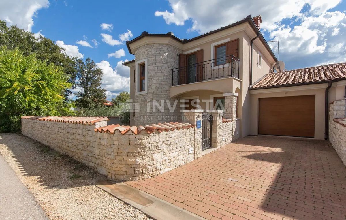 Hrvaška, Istra, okolica Vodnjana, lepo urejena vila z bazenom in garažo, 3 spalnice