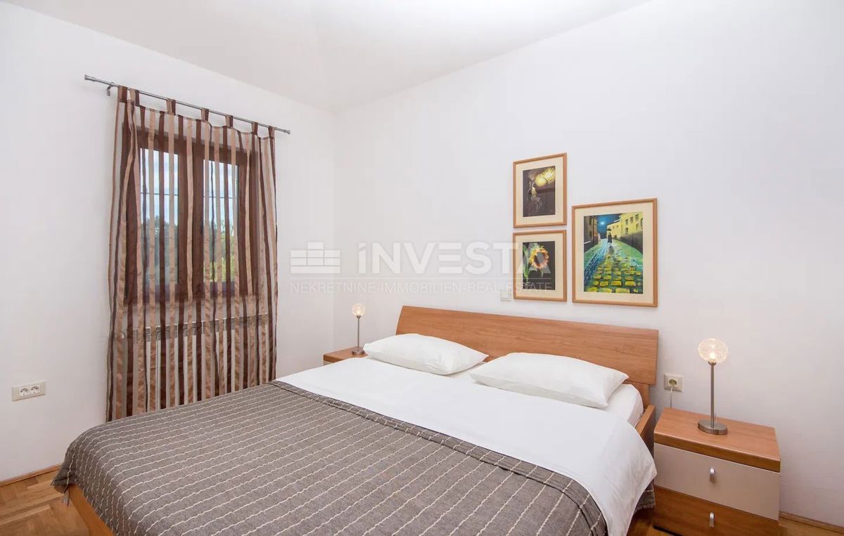 Hrvaška, Istra, okolica Vodnjana, lepo urejena vila z bazenom in garažo, 3 spalnice