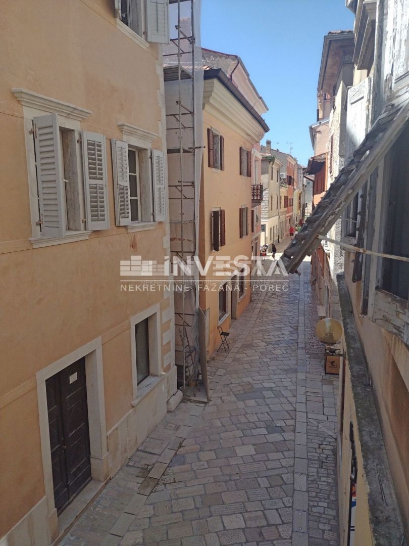 Poreč, prostorno stanovanje v starem mestnem jedru, 110 m2