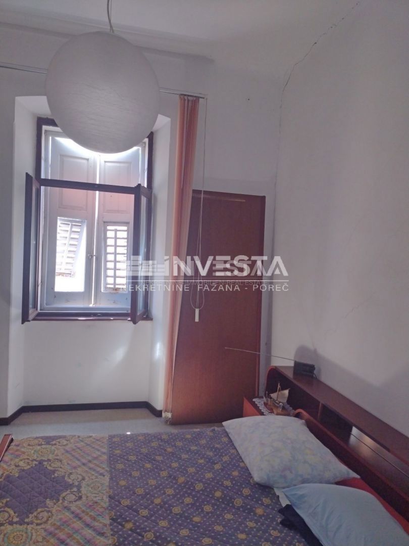 Poreč, prostorno stanovanje v starem mestnem jedru, 110 m2