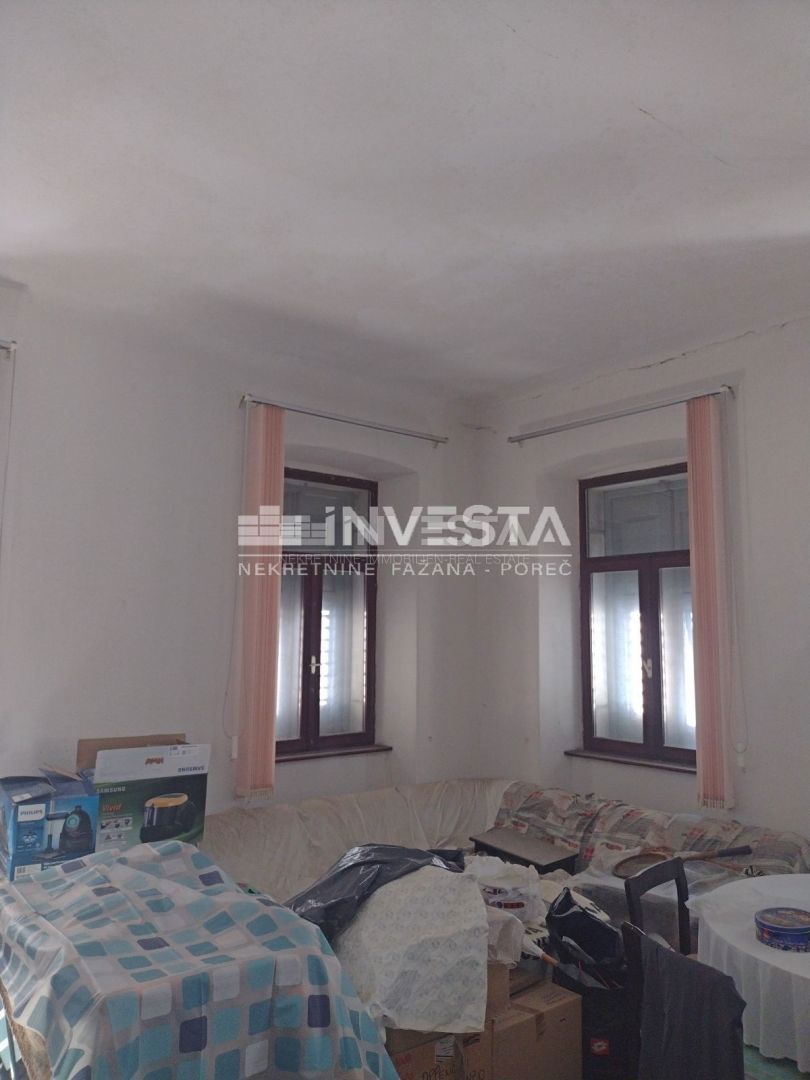 Poreč, prostorno stanovanje v starem mestnem jedru, 110 m2