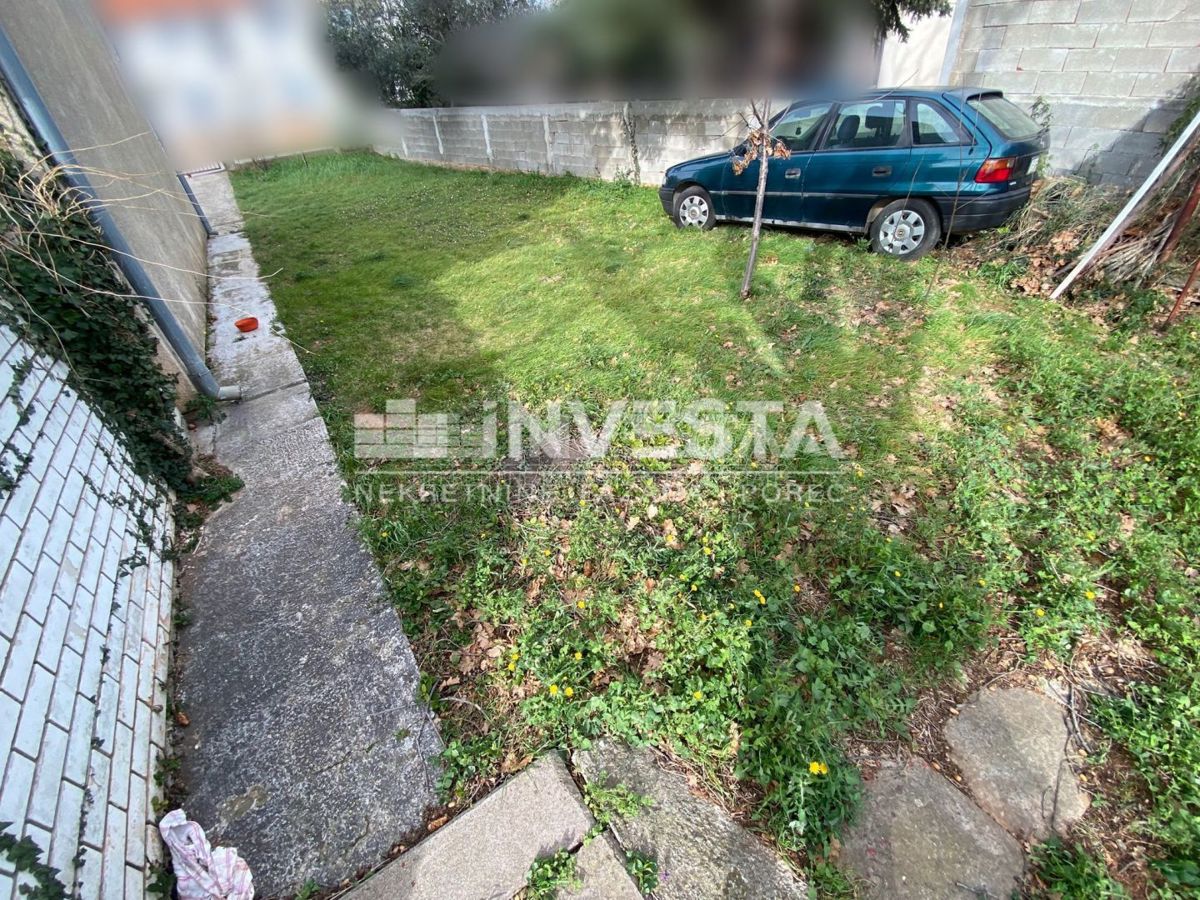 Medulin, Samostojna hiša s 3 stanovanjskimi enotami in pogledom na morje