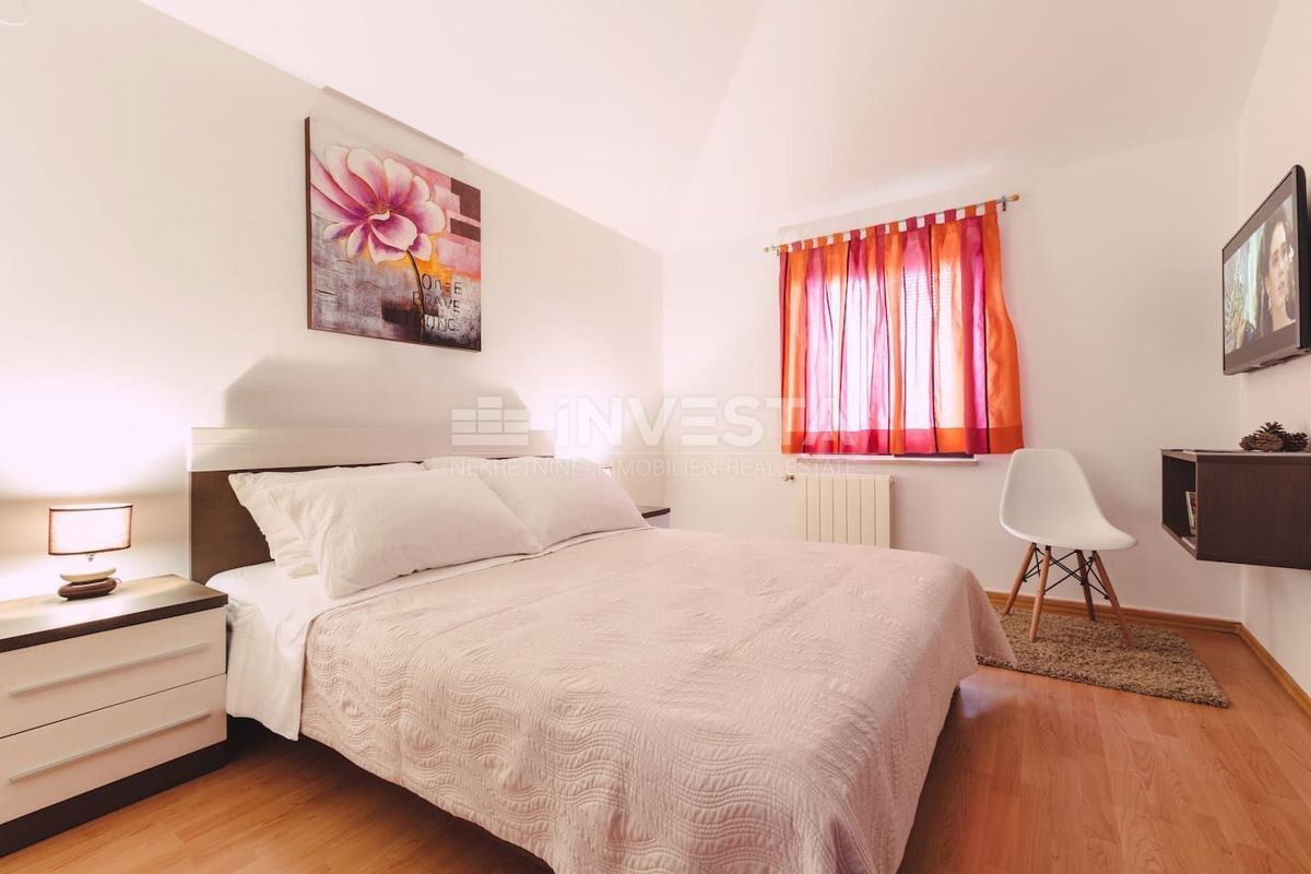 Pula, Luksuzna Družinska Hiša 347 m² s Bazenom
