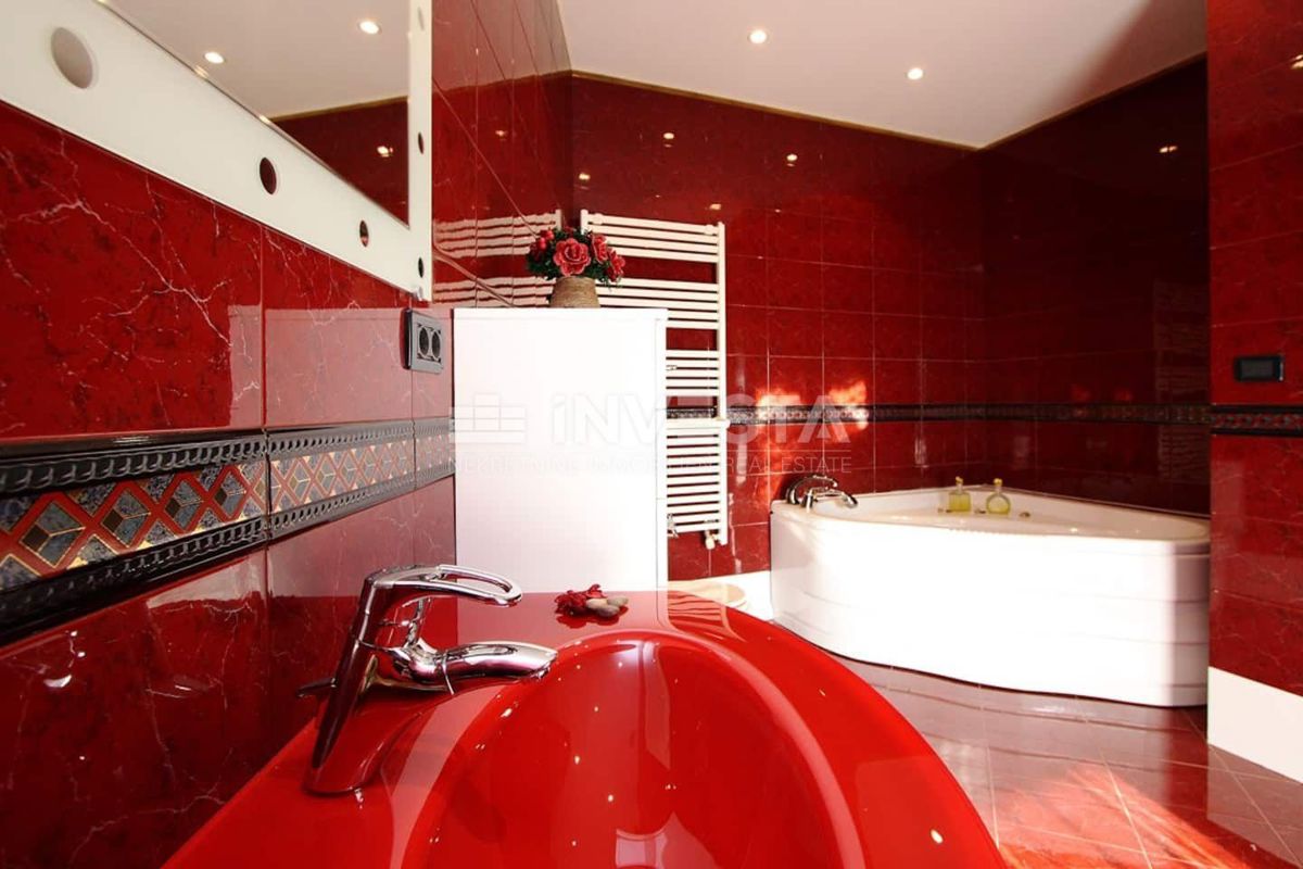 Pula, Luksuzna Družinska Hiša 347 m² s Bazenom