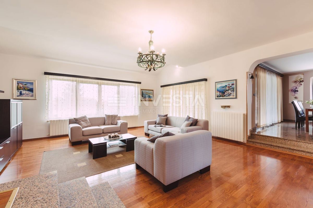 Pula, Luksuzna Družinska Hiša 347 m² s Bazenom