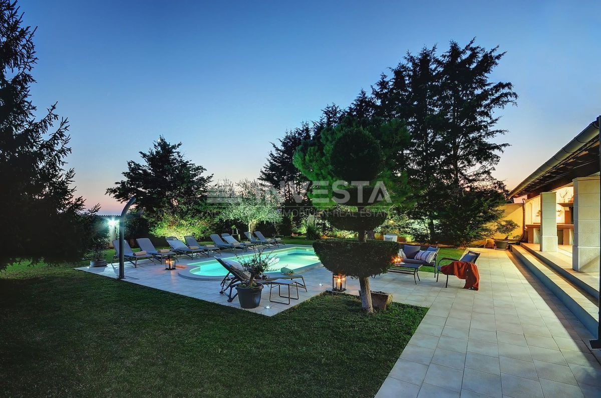 Pula, Luksuzna Družinska Hiša 347 m² s Bazenom