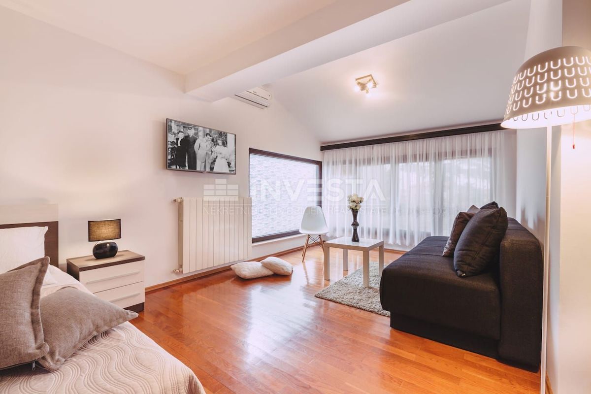 Pula, Luksuzna Družinska Hiša 347 m² s Bazenom