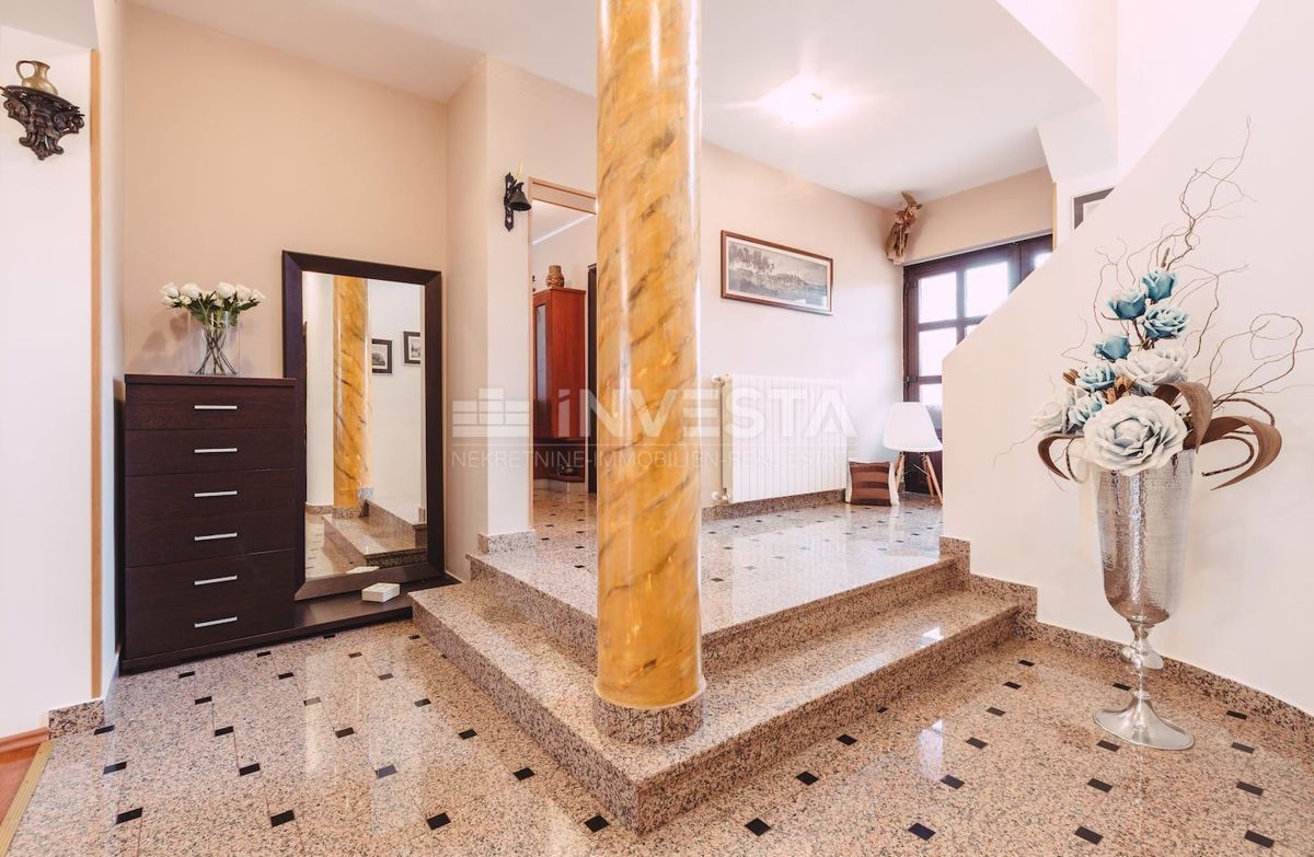 Pula, Luksuzna Družinska Hiša 347 m² s Bazenom