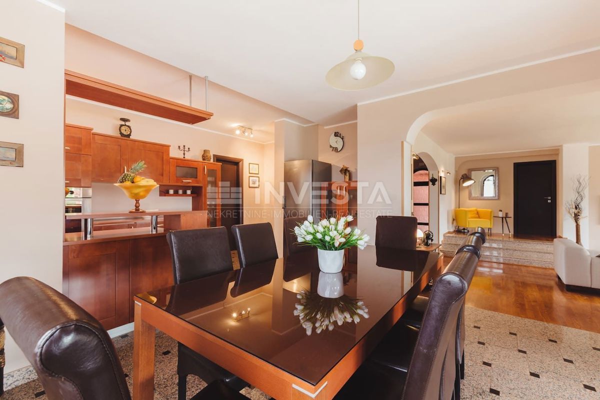 Pula, Luksuzna Družinska Hiša 347 m² s Bazenom