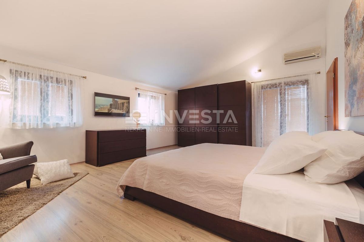 Pula, Luksuzna Družinska Hiša 347 m² s Bazenom