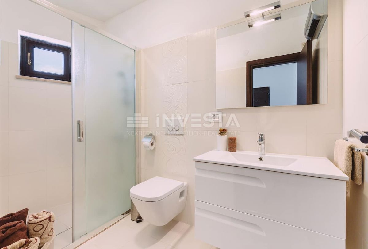 Pula, Luksuzna Družinska Hiša 347 m² s Bazenom