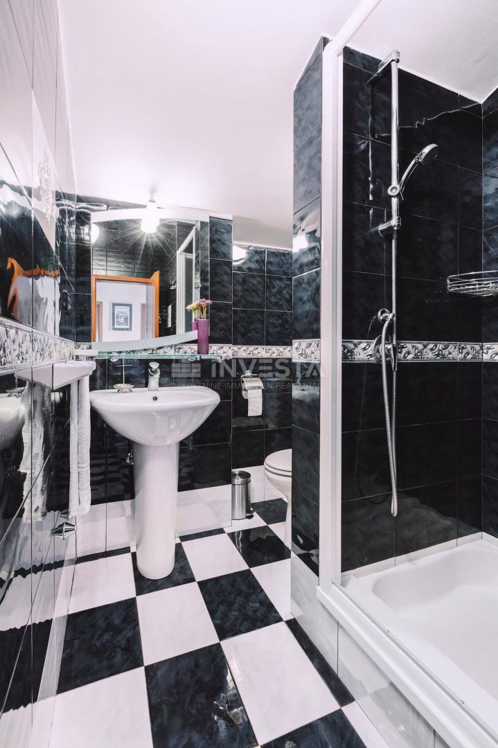 Pula, Luksuzna Družinska Hiša 347 m² s Bazenom