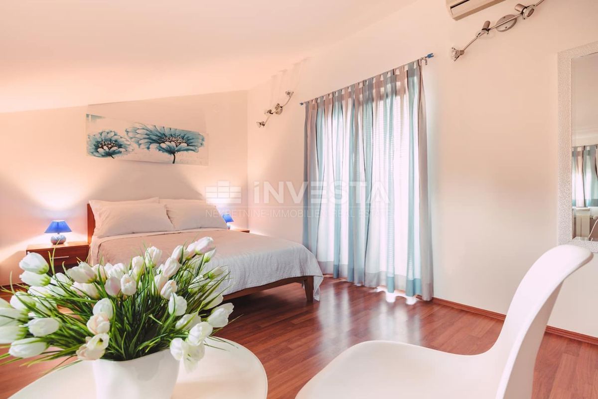 Pula, Luksuzna Družinska Hiša 347 m² s Bazenom
