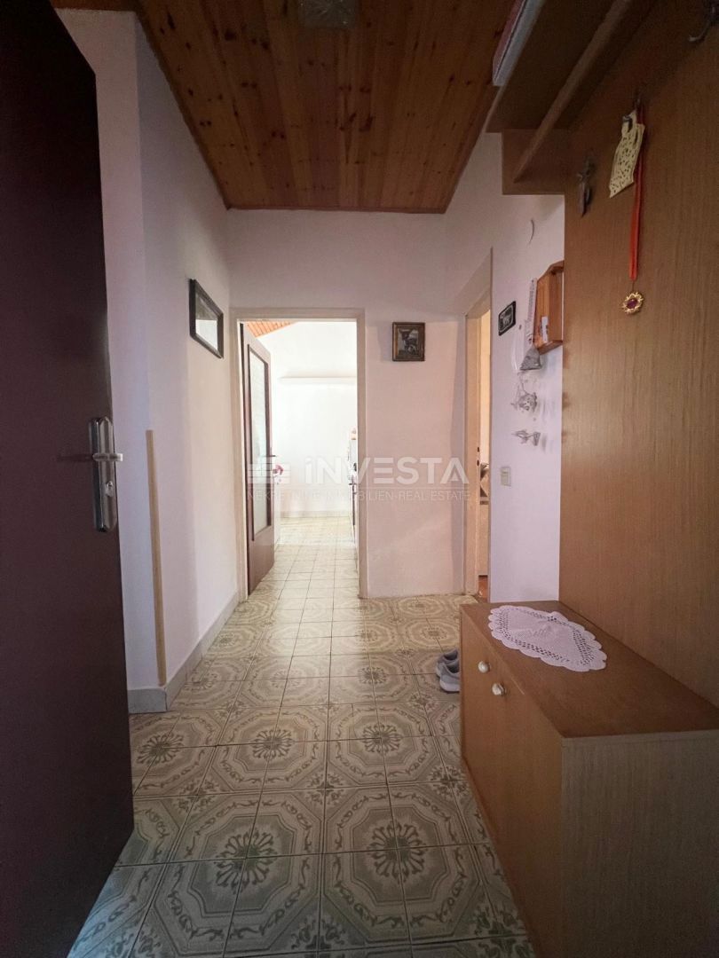 Poreč, stan v centru z razgledom na morje.
