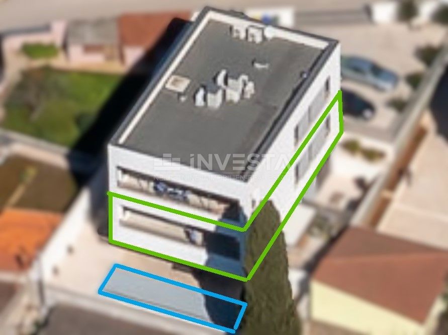 Prostoren in moden apartma s bazenom v Puli.