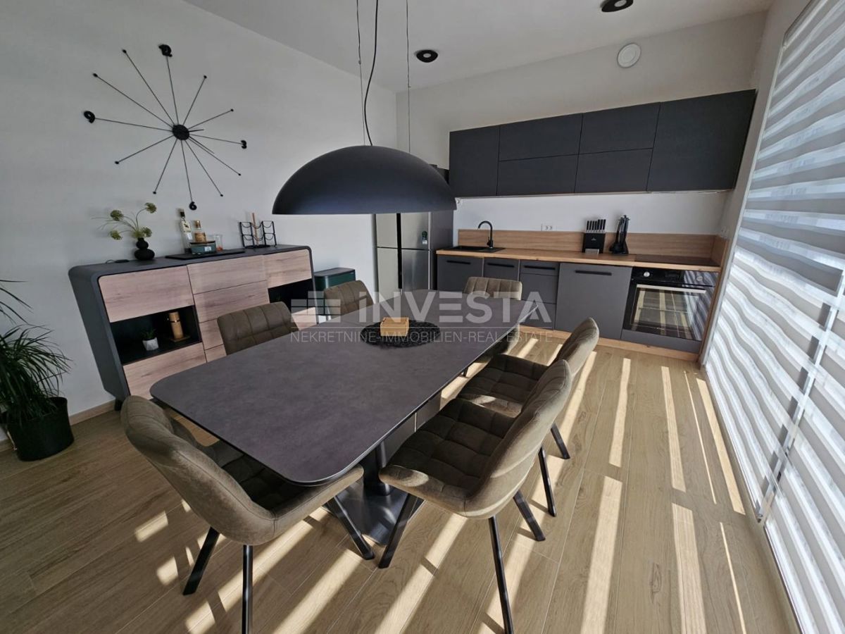 Prostoren in moden apartma s bazenom v Puli.