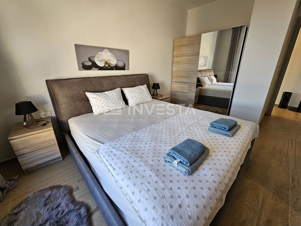 Prostoren in moden apartma s bazenom v Puli.