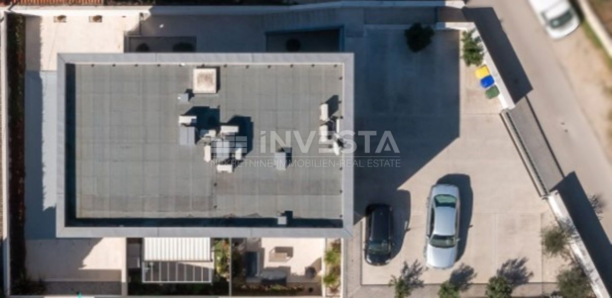 Prostoren in moden apartma s bazenom v Puli.