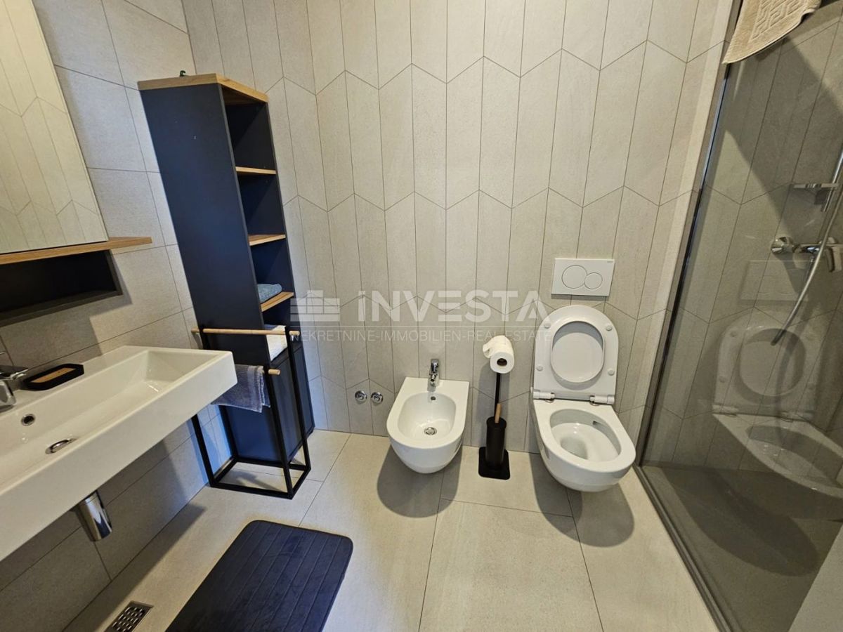 Prostoren in moden apartma s bazenom v Puli.