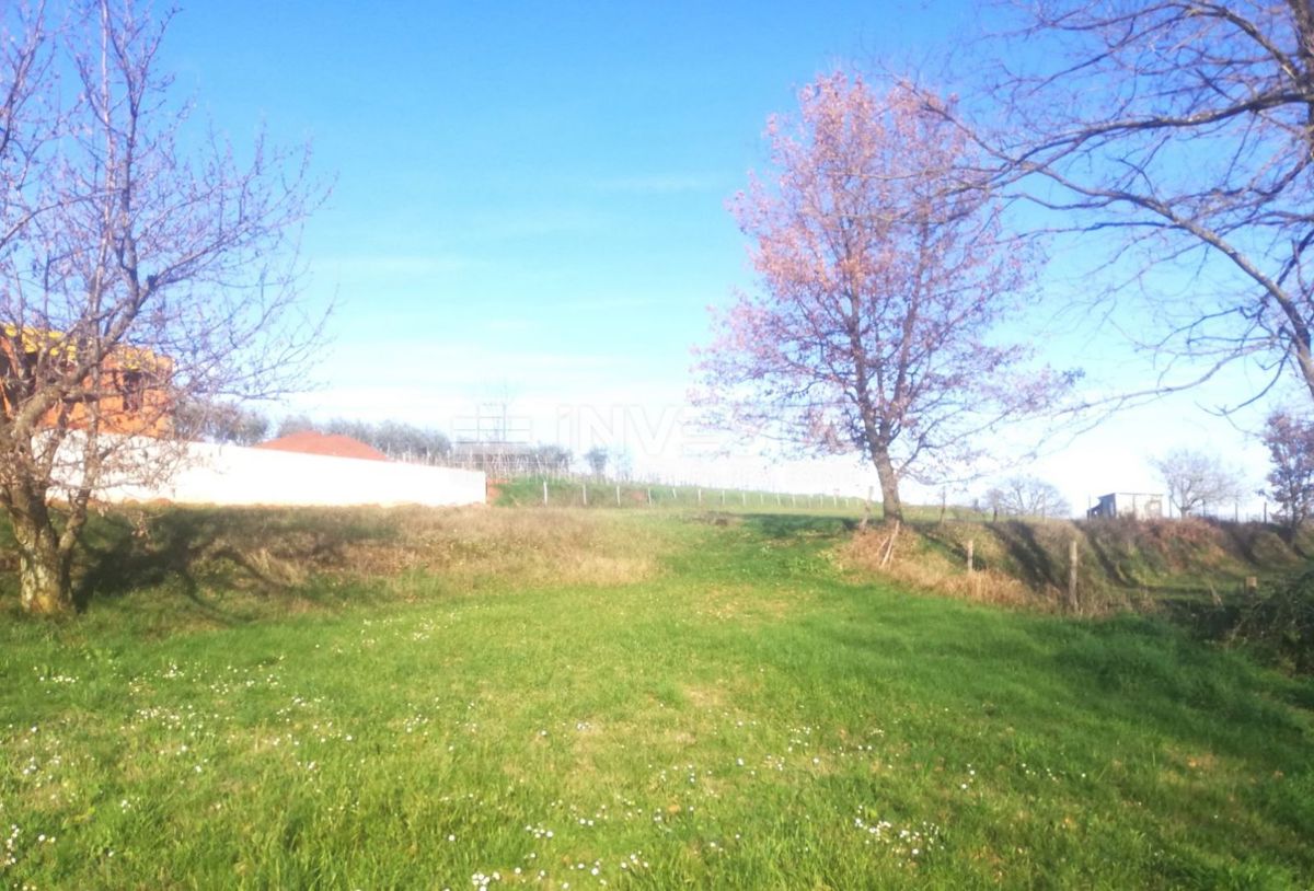 Sutivanac, tri gradbena zemljišča 4.088 m²