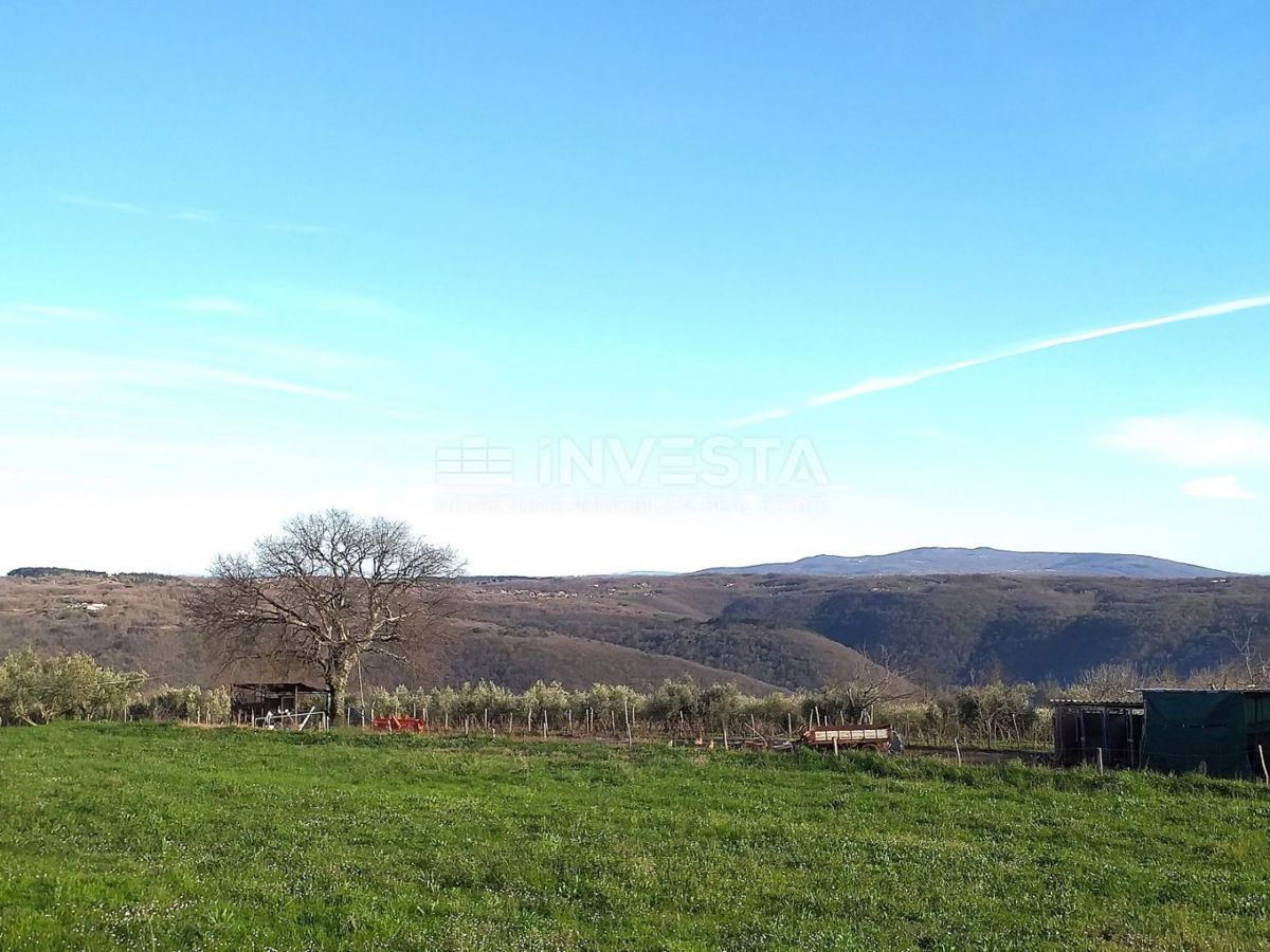 Sutivanac, tri gradbena zemljišča 4.088 m²
