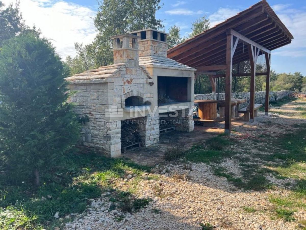 Vodnjan, kmetijsko zemljišče z oljkami