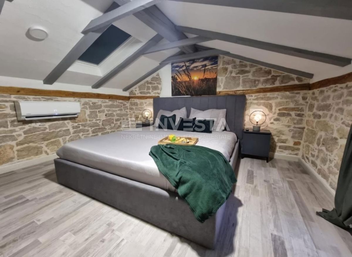 Čudovita kamnita vila v bližini Poreča