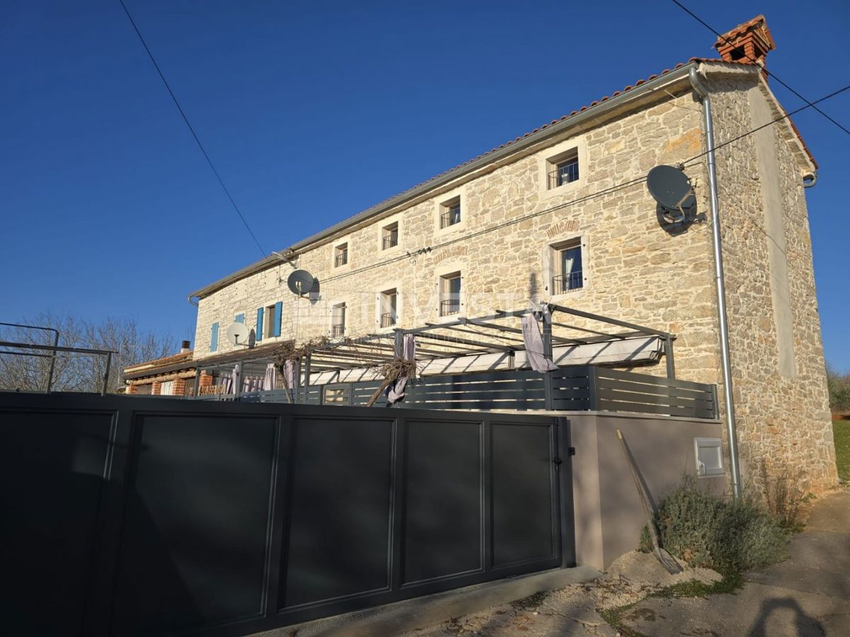 Čudovita kamnita vila v bližini Poreča