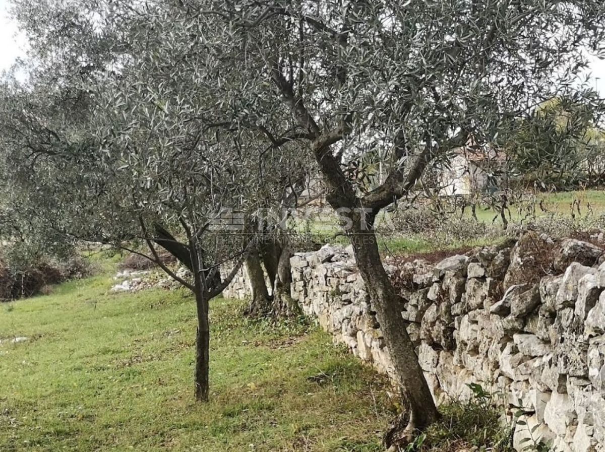 Fažana, gradbeno zemljišče blizu morja