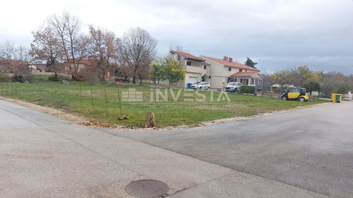 Gradbeno zemljišče s projektom