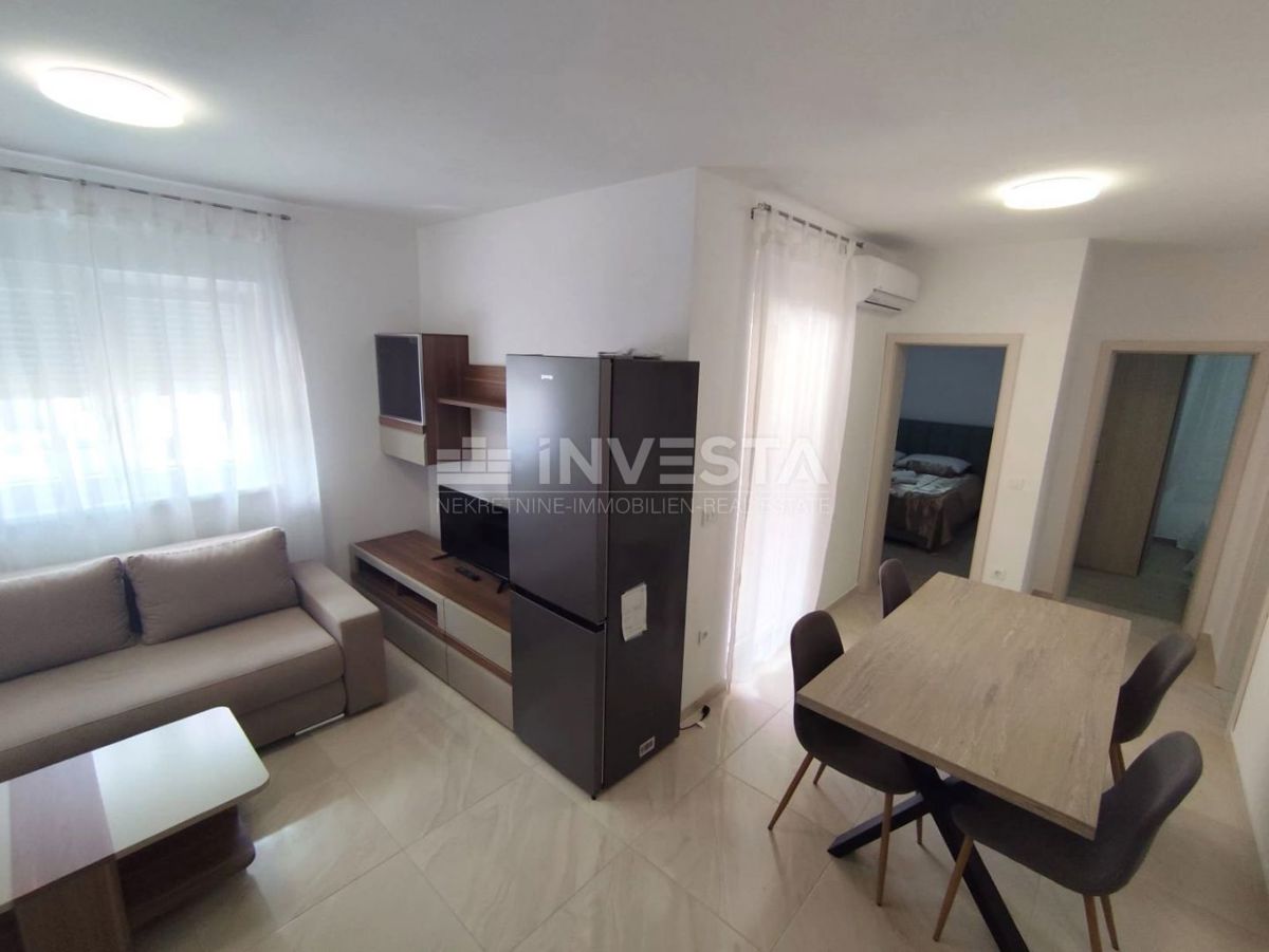 Apartma v pritličju, dve spalnici, blizu morja.