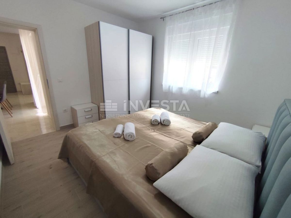 Apartma v pritličju, dve spalnici, blizu morja.
