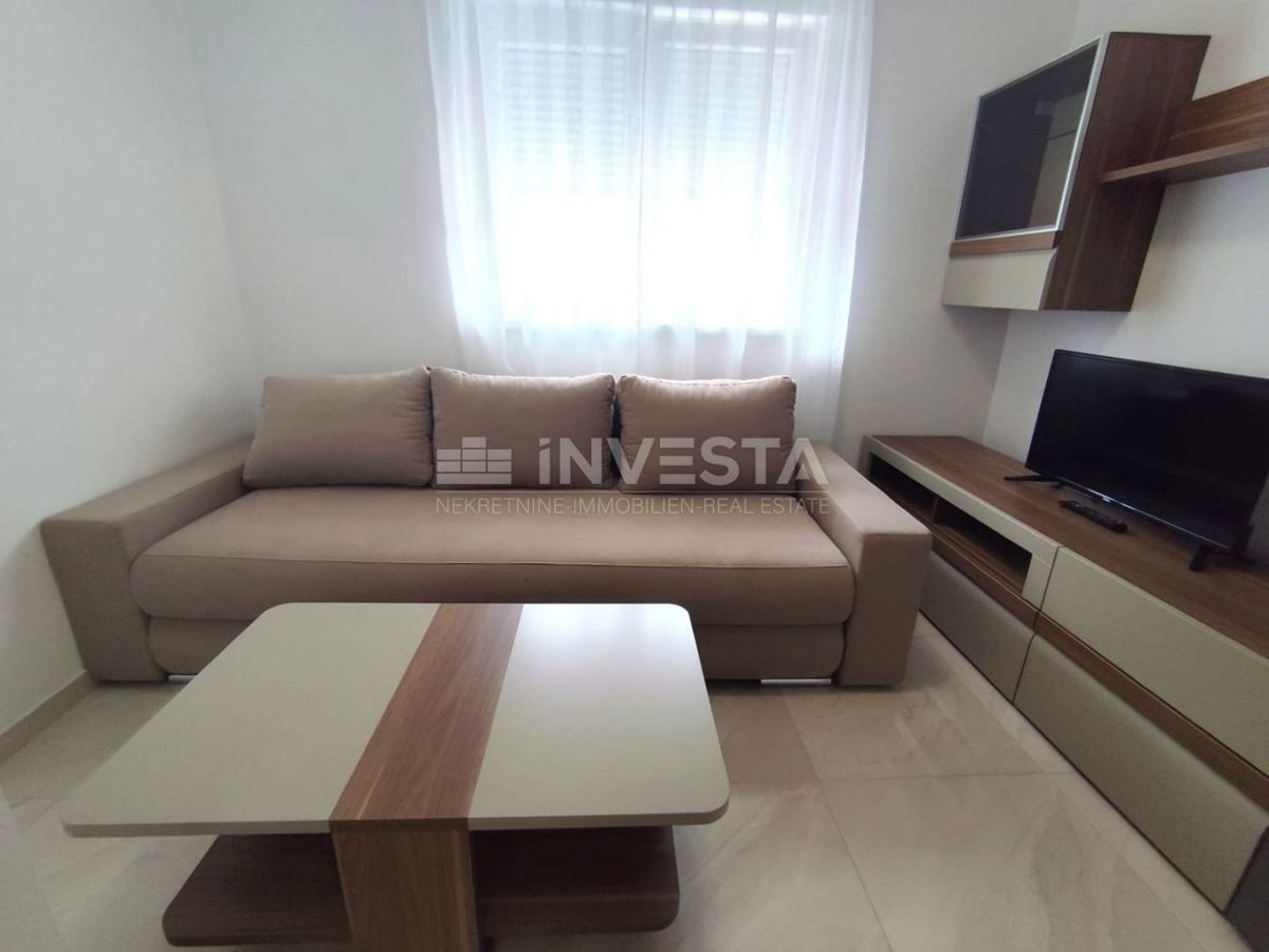 Apartma v pritličju, dve spalnici, blizu morja.