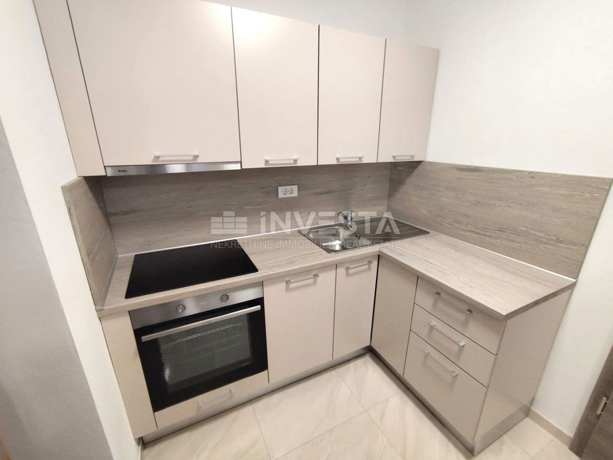 Apartma v pritličju, dve spalnici, blizu morja.