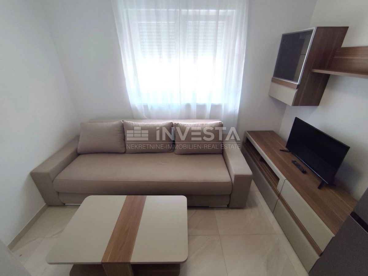 Apartma v pritličju, dve spalnici, blizu morja.