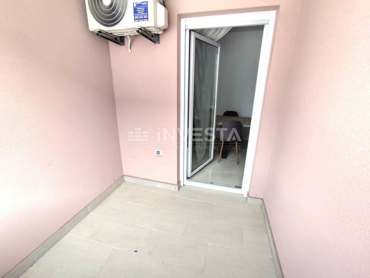 Apartma v pritličju, dve spalnici, blizu morja.