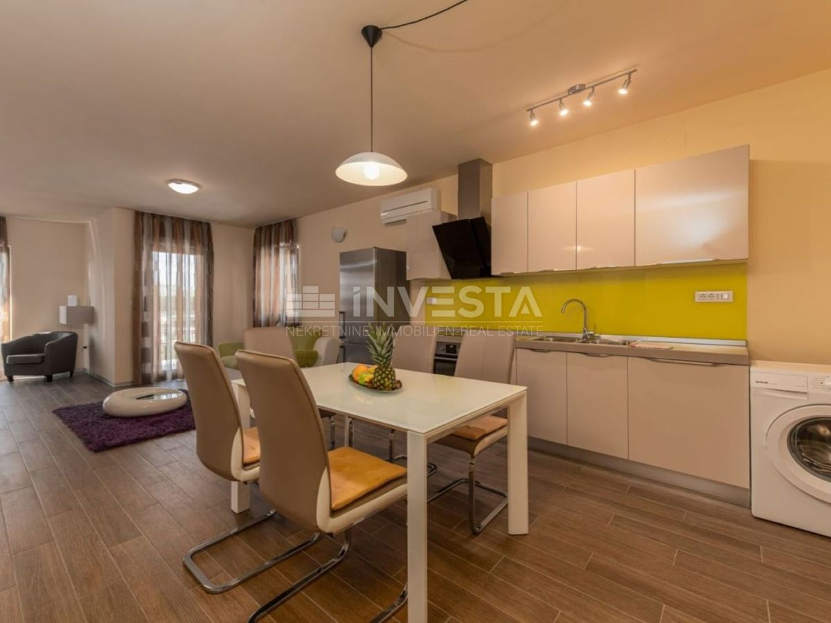 Moderen apartma v prvem nadstropju, le 200 m od morja