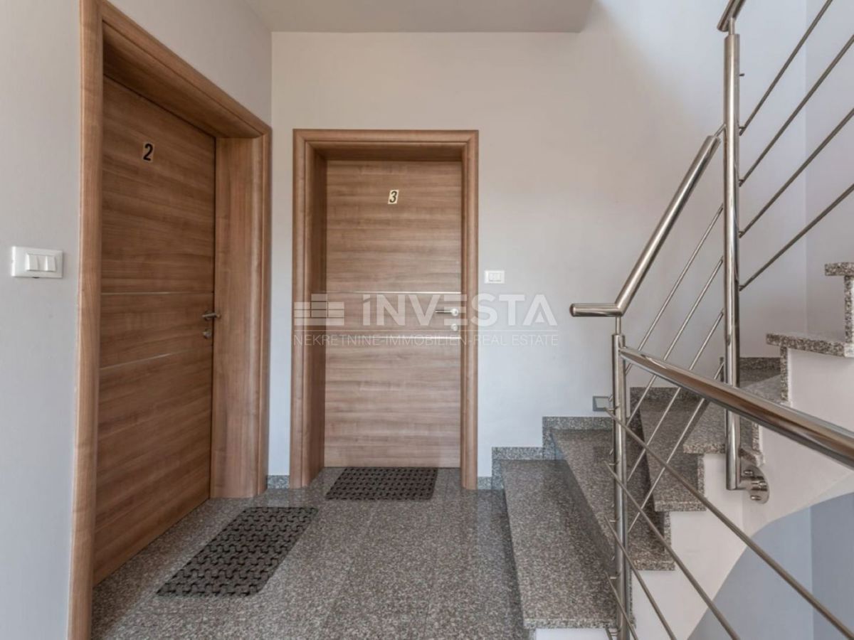 Moderen apartma v prvem nadstropju, le 200 m od morja