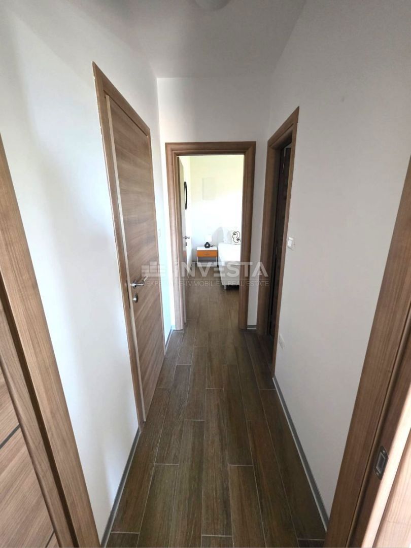 Moderen apartma v prvem nadstropju, le 200 m od morja